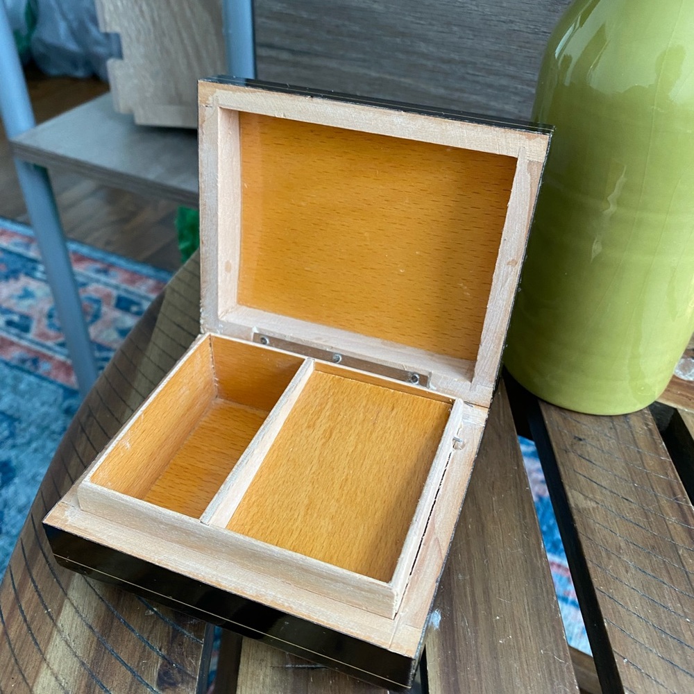 Italian Inlay Music Box - Picture 6 of 8